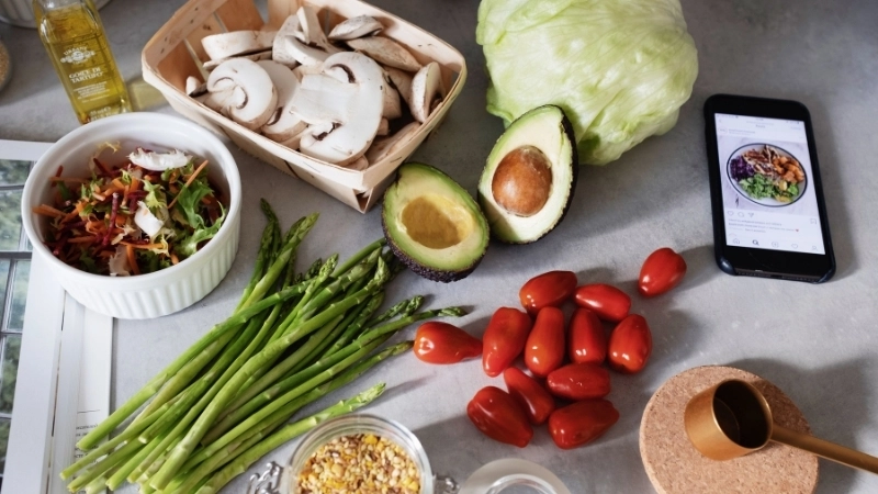  Việc ăn uống lành mạnh và hợp lý sẽ giúp bạn giữ dáng tự nhiên 