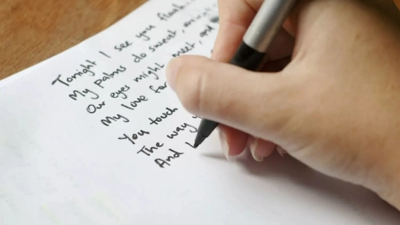 Viết truyện kiếm tiền nhờ khả năng sáng tạo ngôn từ