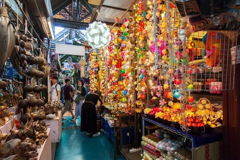 Không khí tươi vui tại chợ nổi Damnoen Saduak