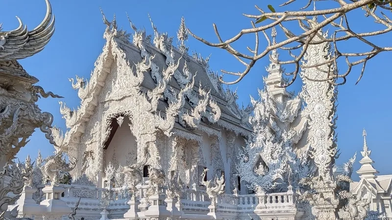 Chùa Trắng là biểu tượng tâm linh của Thái Lan