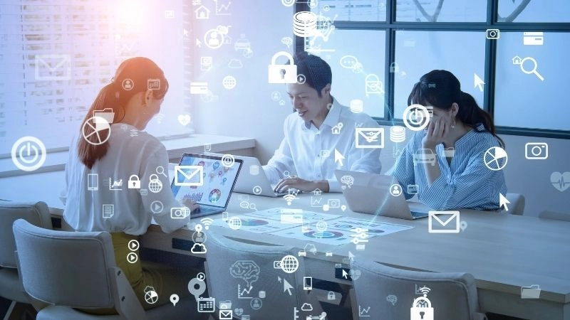 Dịch thời gian thực và giao tiếp toàn cầu