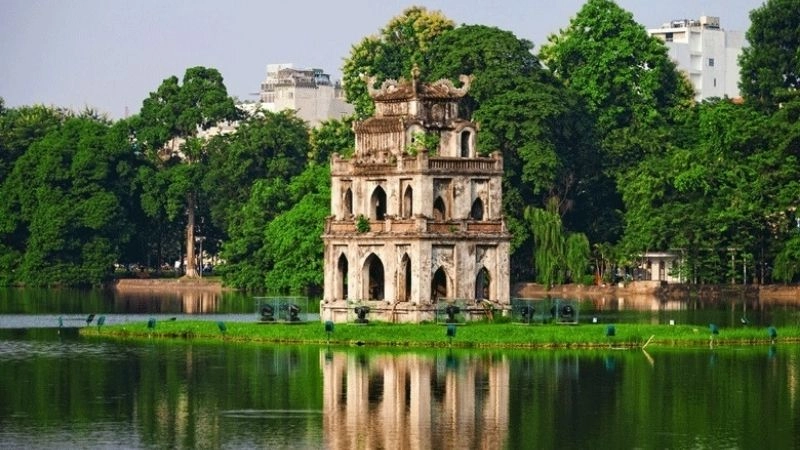 Hồ Gươm hay còn gọi là Hồ Hoàn Kiếm Hà Nội là viên ngọc quý giữa lòng thành phố