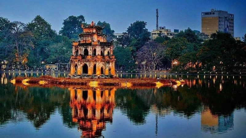 Dạo bước lung linh giữa lòng Hồ Gươm huyền thoại