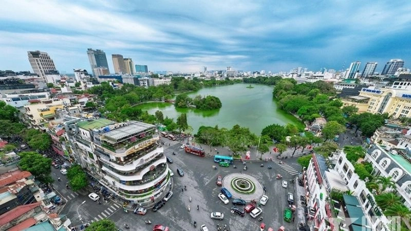 Hồ Gươm buổi sớm bình yên đến nao lòng