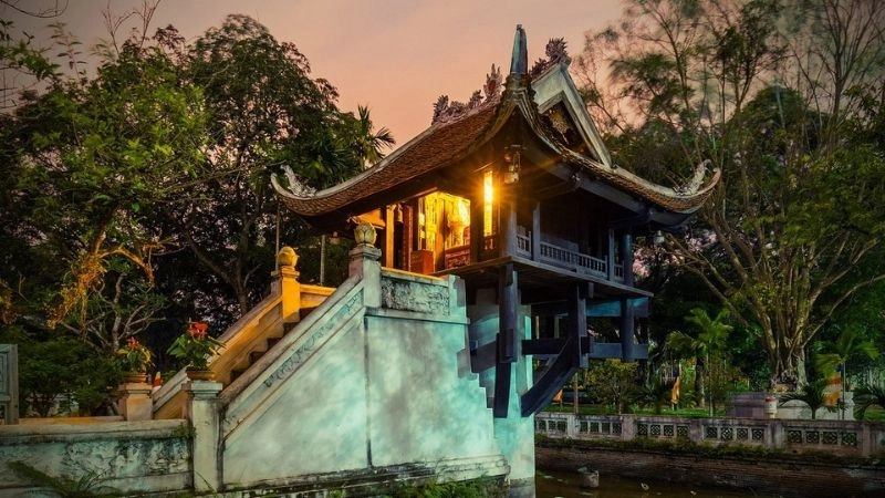 Thời điểm lý tưởng nhất để khám phá Chùa Một Cột là vào mùa sen nở