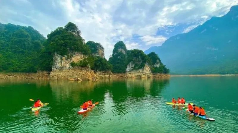 Hồ Na Hang mênh mang giữa núi rừng Tuyên Quang