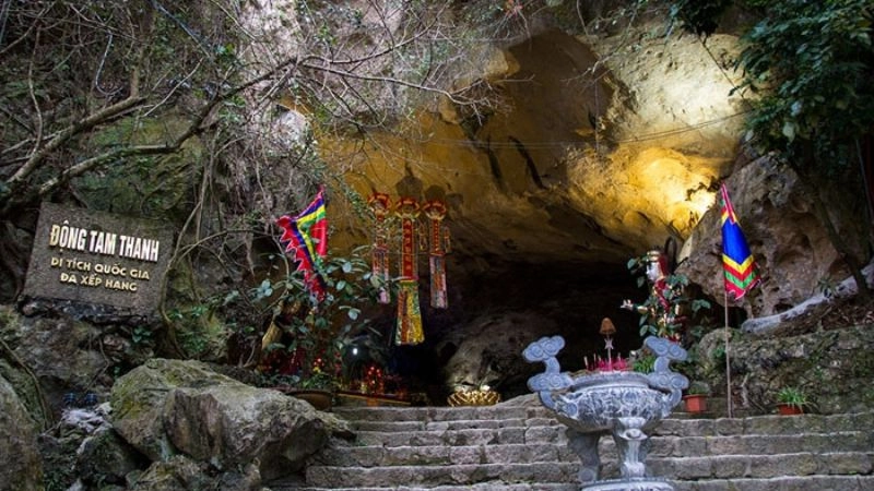 Linh thiêng chùa Tam Thanh nơi núi non ôm ấp