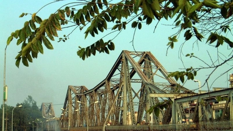 ãy đến Cầu Long Biên vào lúc bình minh hoặc hoàng hôn