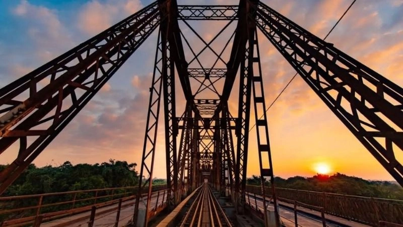 Cầu Long Biên đơn sơ mà mang đậm dấu ấn thời gian