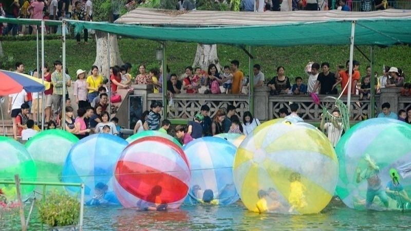 Góc nhỏ an yên trong Công viên Thủ Lệ rộng lớn