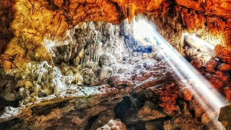 Hang Đầu Gỗ lưu giữ câu chuyện nghìn năm xưa