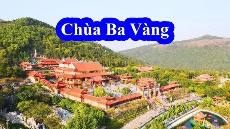 Chùa Ba Vàng trên núi mang lại cảm giác thanh tịnh