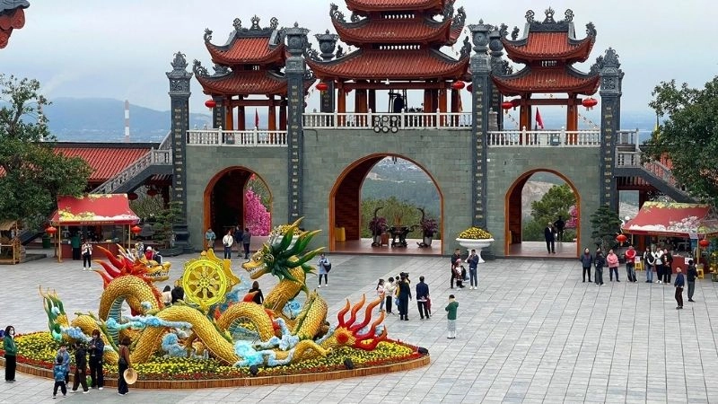 Giữa đại ngàn Yên Tử, chùa Ba Vàng như cõi Phật