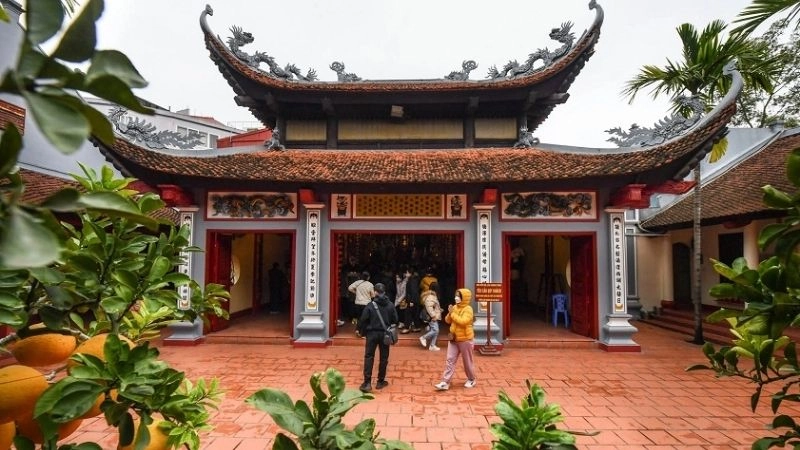 Phủ Tây Hồ cổ kính giữa không gian huyền ảo