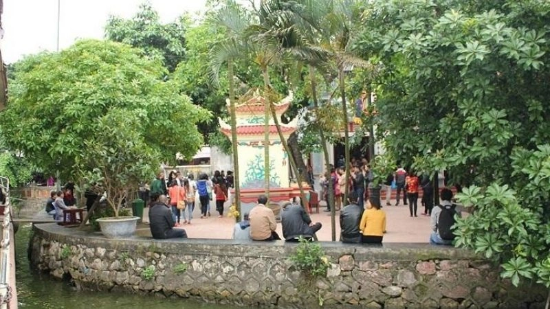 Nguyện cầu an lành tại Phủ Tây Hồ tĩnh tại