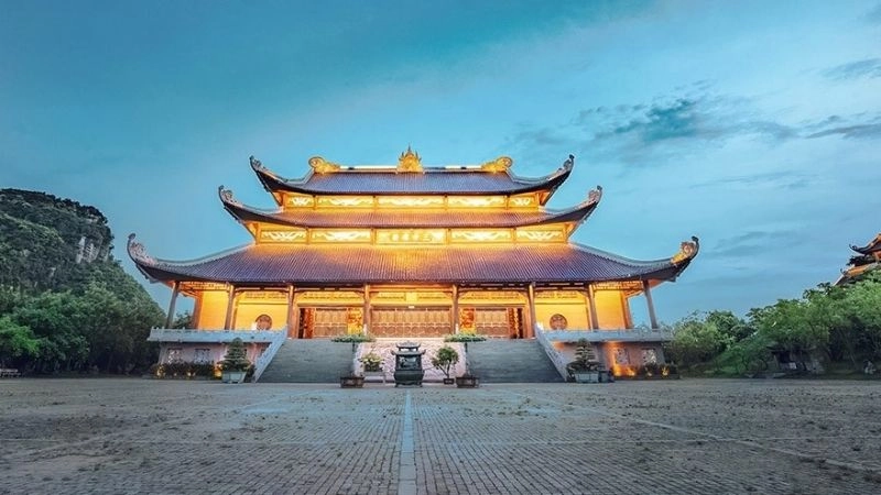 Chùa Bái Đính nổi bật giữa đất trời Ninh Bình