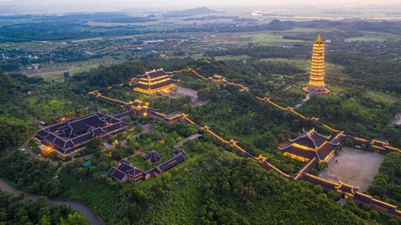 Trầm mặc chùa Bái Đính giữa thiên nhiên hùng vĩ