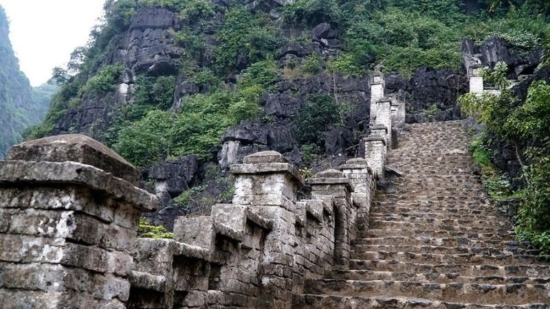 Hang Múa kỳ vĩ giữa lòng cố đô Ninh Bình