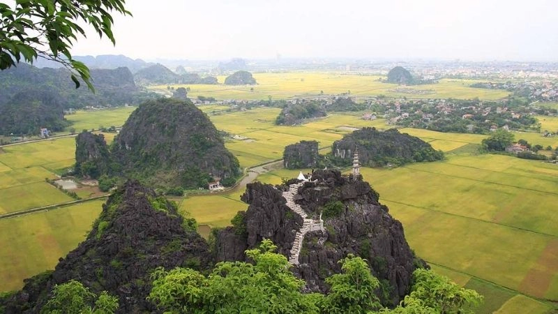 Chinh phục đỉnh Hang Múa ngắm trọn Tràng An