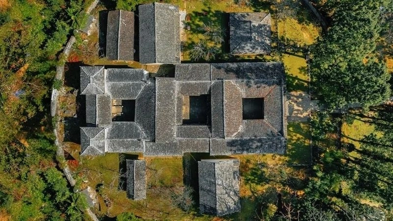 Khám phá dinh thự họ Vương giữa núi rừng xanh