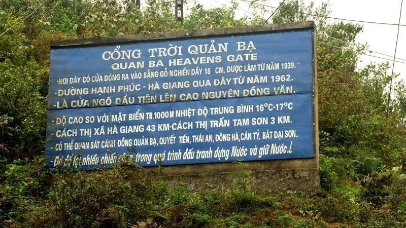 Dừng chân ở Cổng Trời Quản Bạ ngắm núi non