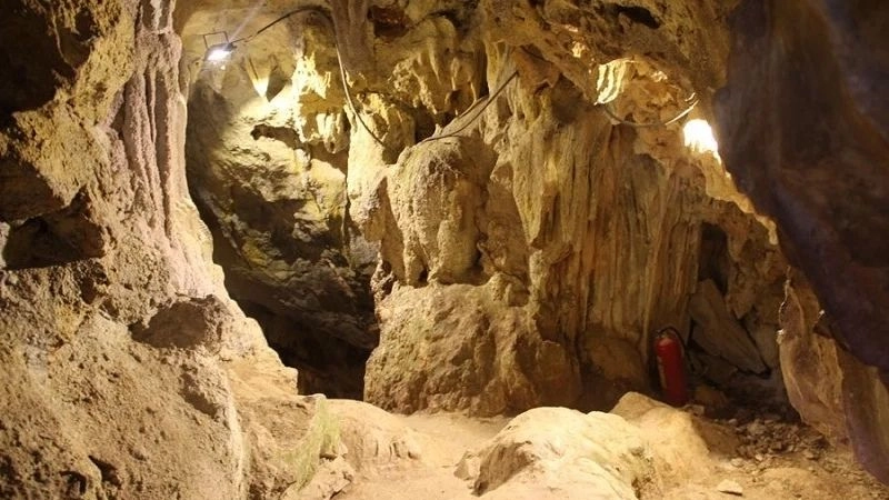 Hang Pác Bó nơi Bác Hồ từng sống và làm việc