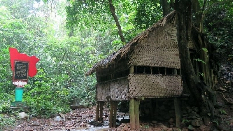 Hang Pác Bó yên bình giữa đại ngàn xanh mát