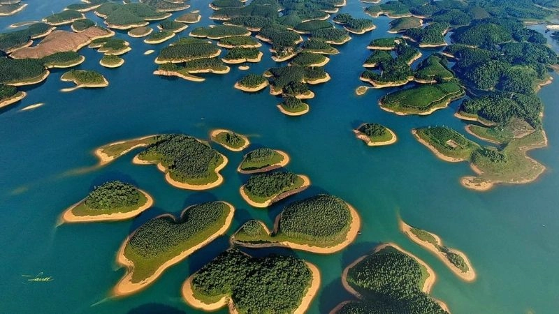 Thời điểm lý tưởng nhất để đến với Hồ Thác Bà là từ tháng 5 đến tháng 10