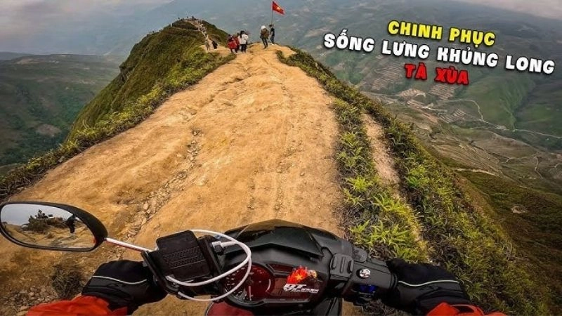  Sống lưng khủng long Tà Xùa là một trong những cung đường trekking nổi tiếng 
