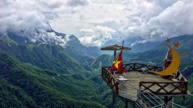 Đèo Ô Quy Hồ lãng đãng trong biển mây trắng