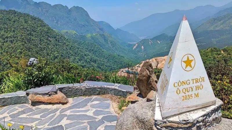 Đèo Ô Quy Hồ chìm trong sắc xuân Tây Bắc