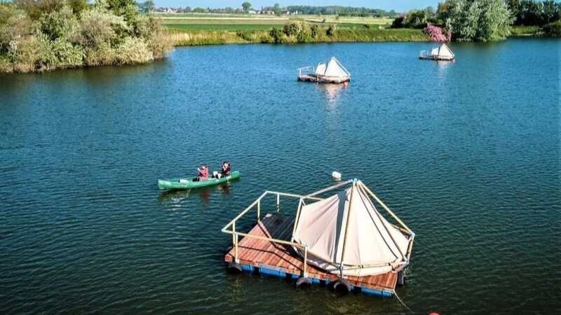 Hồ Ao Châu đẹp như tranh vẽ nơi núi rừng