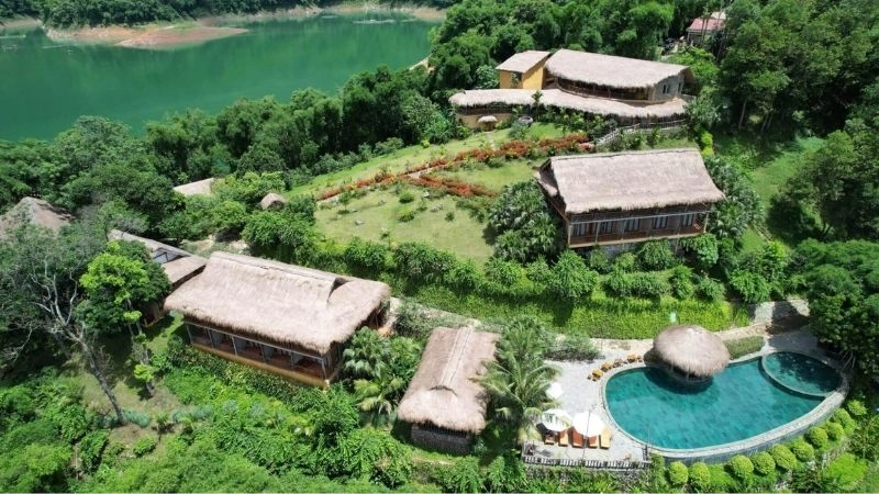 Lênh đênh giữa sóng nước Thung Nai êm đềm