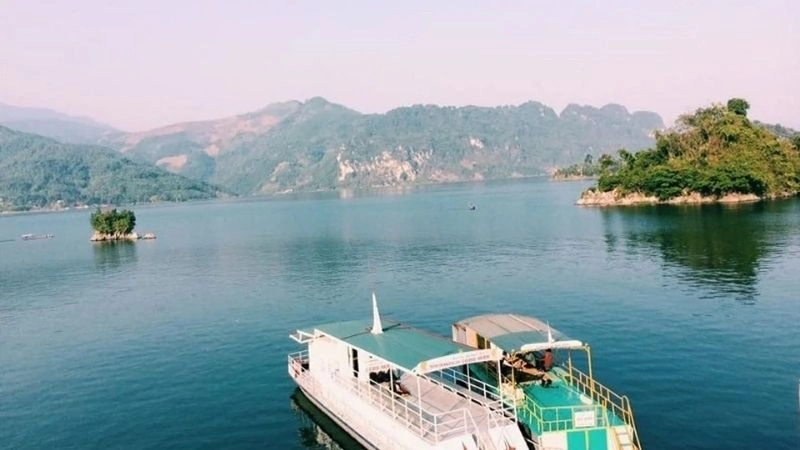 Cảnh sắc Thung Nai níu chân bao lữ khách