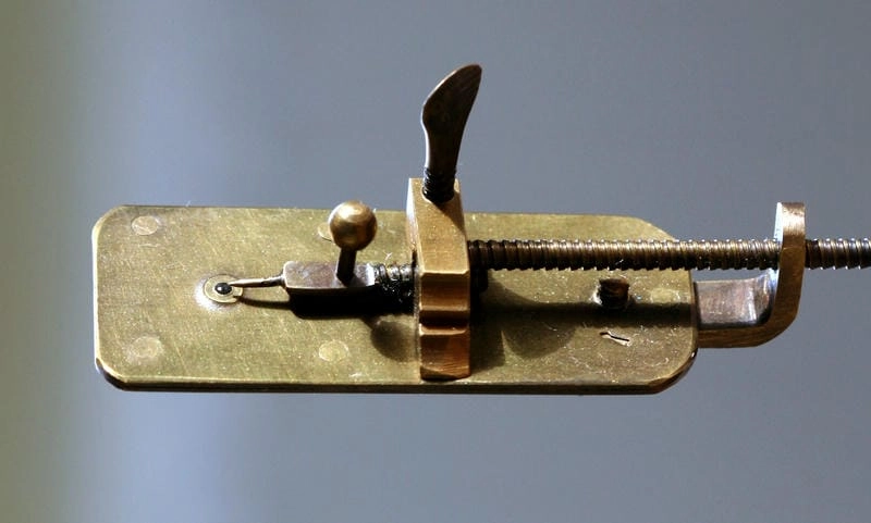 Lịch sử phát triển của kính hiển vi ban đầu thật đầy bất ngờ