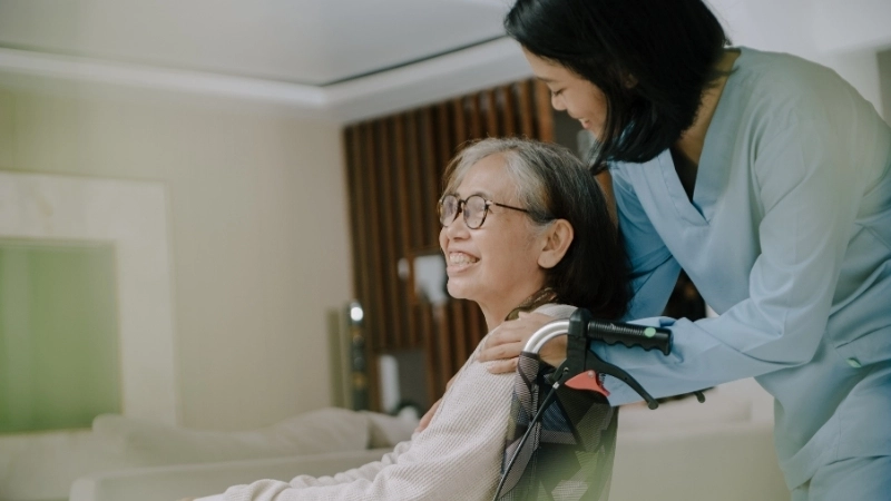 Người cao tuổi trong gia đình luôn cần được quan tâm