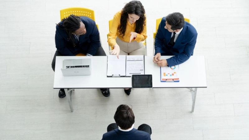 Đến đúng giờ và mang đầy đủ tài liệu khi đi phỏng vấn