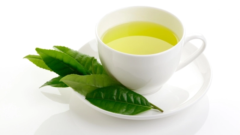 Một ly trà xanh sau bữa ăn không chỉ giúp làm sạch miệng mà còn hỗ trợ tiêu hóa