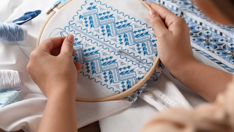 Việc học thêu tại nhà đòi hỏi sự kiên nhẫn và duy trì thói quen đều đặn