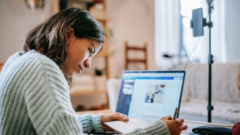 Vì sao cần quản lý thời gian khi học trực tuyến?