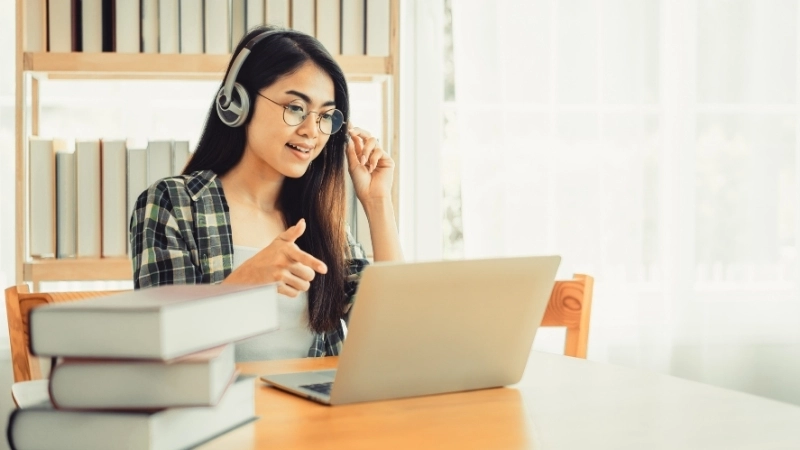 Việc theo dõi tiến độ học tập giúp bạn nhận biết mình đang đi đúng hướng 