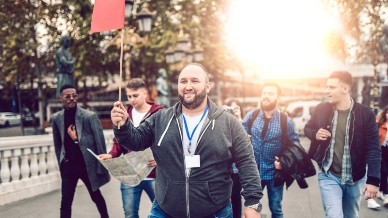 Ưu tiên các hướng dẫn viên có chứng chỉ hoặc thẻ hành nghề