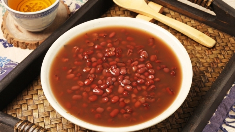 Chè đậu là món ăn quen thuộc, có vị ngọt nhẹ, thơm dịu và đặc biệt mát lành