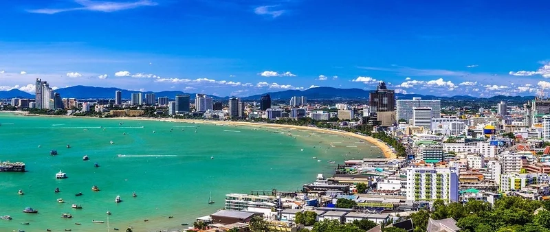 Dạo bước trên bãi biển Pattaya đầy nắng gió