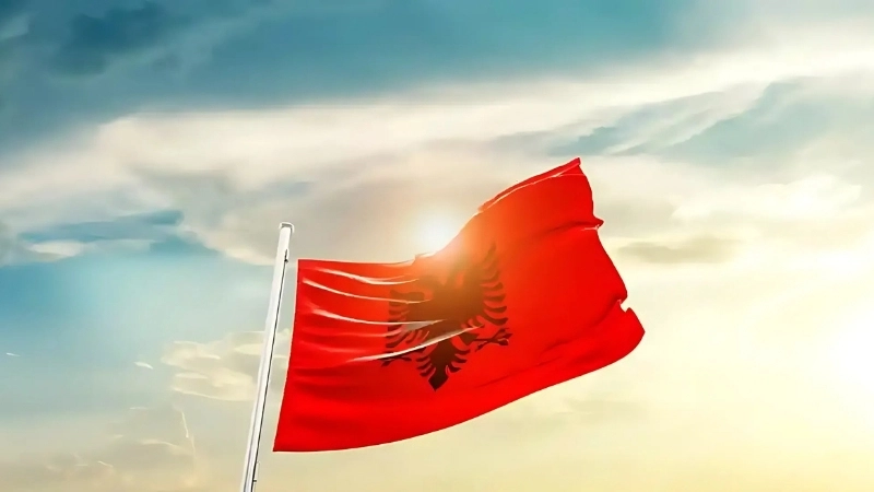Đặc điểm hình dạng của quốc kỳ Albania hiện tại