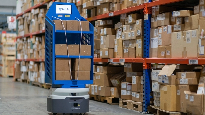 Lợi ích và thách thức khi triển khai robot logistics