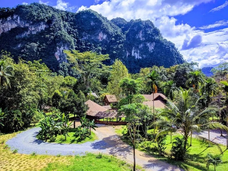Vườn quốc gia Khao Sok là điểm đến lý tưởng cho trekking
