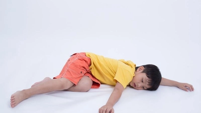  Sốt co giật diễn ra khi nhiệt độ cơ thể của trẻ tăng cao một cách đột ngột 