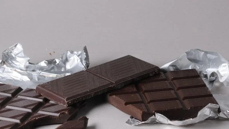 Trong 100g chocolate đen (70%-85% cacao) có khoảng 11g chất xơ