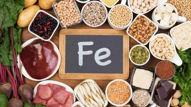 lượng sắt khuyến nghị hàng ngày tùy thuộc vào độ tuổi và giới tính